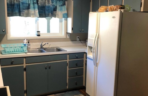Grants Pass House | Charming 2bed/2bath home with covered deck right on the beautiful Rogue River