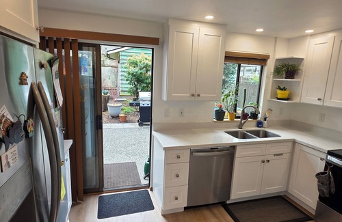 West Seattle House | Charming 2bedroom townhome in awesome Seattle W/AC, WiFi, next to Lincoln park
