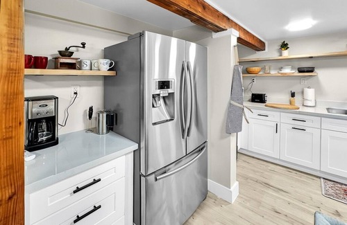 Victory Heights House | Charming 2BR/2BA Home with WiFi & AC near Lake Washington and Uni of Washington