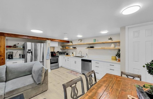 Victory Heights House | Charming 2BR/2BA Home with WiFi & AC near Lake Washington and Uni of Washington