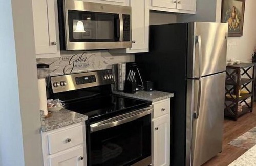 Valdosta Apartment | Charming 2BR Easy Access to VSU, SGMC & Downtown