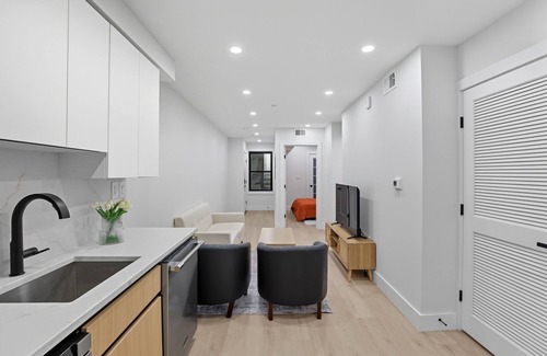 Petworth Apartment | Charming 2BR in Washington with AC—comfort, style, and city vibes await!