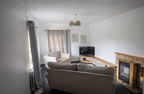 Carlisle House | Charming 2BR Maisonette in Carlisle Center with Spacious Parking