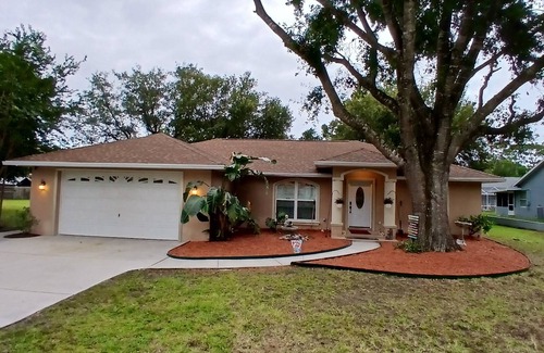 Homosassa Springs House | Charming 3/2 fully furnished house in Homosassa. Close to river with many extras
