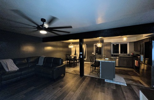 Town of Aurelius House | Charming 3-Apt in a house in fabulous Auburn with AC, WiFi.