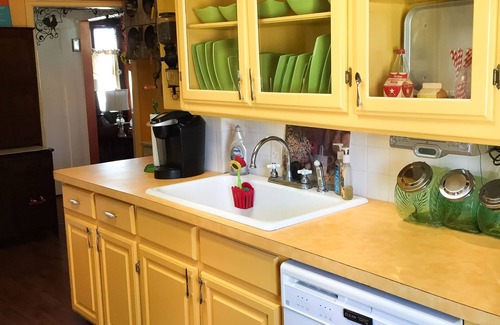 Stillwater House | Charming 3 bd 2 ba cozy Victorian cottage sleeps 9