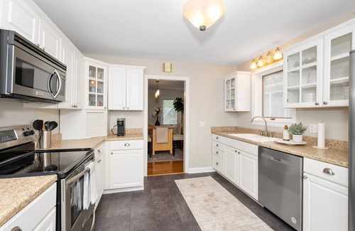 Roselawn Finance House | Charming 3 BDR Home in Desirable Pleasant Ridge – Easy Access to All Attractions