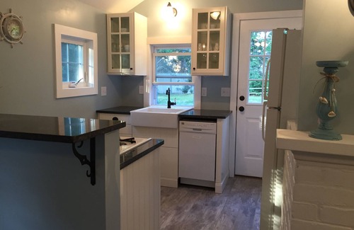 Dennis Port Cottage | Charming 3 bdrm - walk to beach - cozy fireplace.