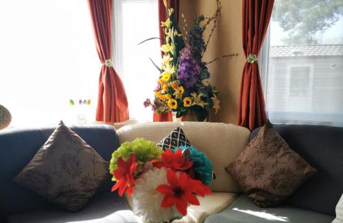 Hamworthy House | Charming 3-Bed Holiday Home in Poole Rockley Park