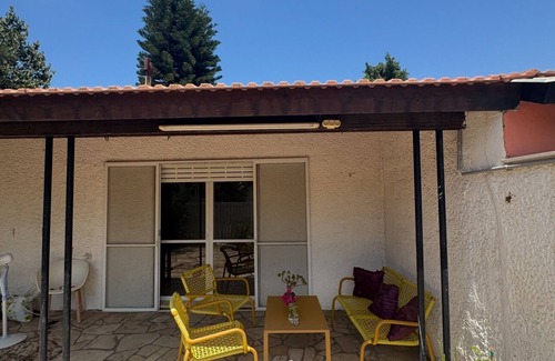 Kfar Shmaryahu Cottage | Charming 3-bedroom cottage near the beach - a perfect and central location
