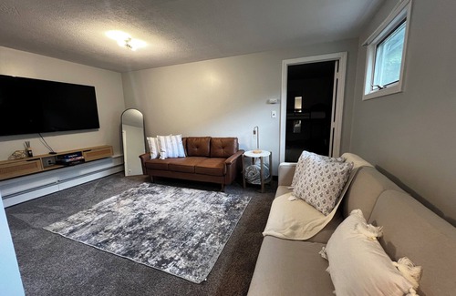 Leominster Apartment | Charming 3-bedroom - 10 miles to Wachusett Mountain Ski Area!