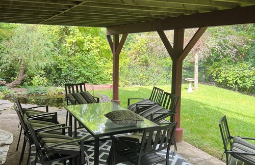 Erin Mills House | Charming 3-bedroom space in awesome Mississauga with AC, WiFi heated driveway