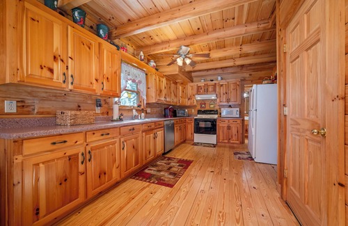 Lake Lure Cabin | Charming 3-bedroom cabin in wonderful Lake Lure with AC, WiFi