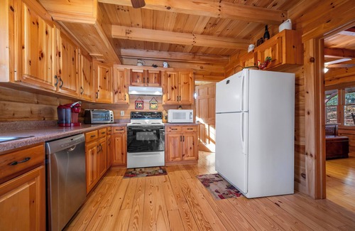 Lake Lure Cabin | Charming 3-bedroom cabin in wonderful Lake Lure with AC, WiFi