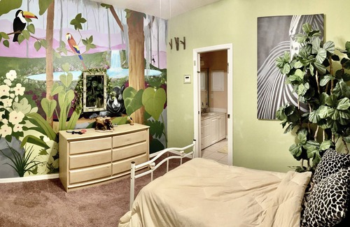 Wimauma Ski Chalet | Charming 3-bedroom chalet with AC and WiFi on an enchanting 3 acres