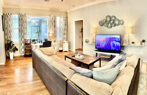 Wimauma Ski Chalet | Charming 3-bedroom chalet with AC and WiFi on an enchanting 3 acres