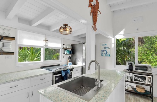 Marathon House | Charming 3-Bedroom Coastal Getaway with Breathtaking Gulf Views