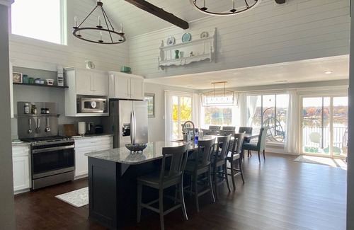 Ozark House | Charming 3 bedroom cottage on the Arkansas River MAX occupancy is 6 adults