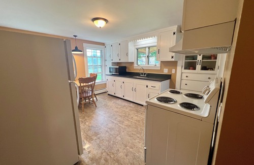 Northfield Other | Charming 3-bedroom farmhouse in fantastic Northfield with WiFi, AC