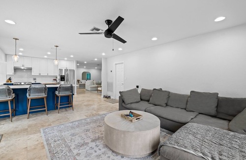 Davie Other | Charming 3-bedroom farmhouse in amazing Davie