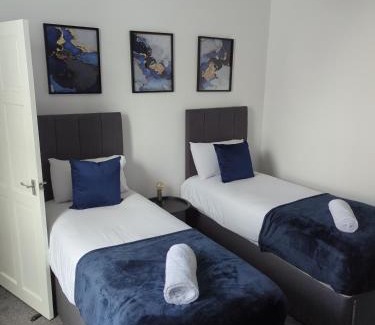 Wolverhampton House | Charming 3-Bedroom House - Prime Location in Wolverhampton!