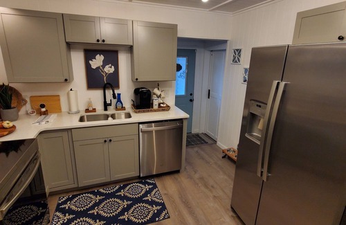Bainbridge House | Charming 3-bedroom house in beautiful Bainbridge with AC, Wi-Fi