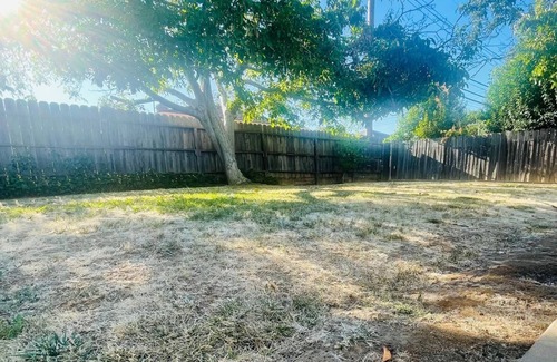 Parkway-South Sacramento House | Charming 3-bedroom house with AC and WiFi in pleasant Sacramento