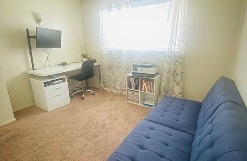 Parkway-South Sacramento House | Charming 3-bedroom house with AC and WiFi in pleasant Sacramento