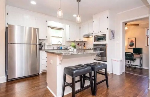 East Forest Ski Chalet | Charming 3 bedroom house close to uptown Charlotte