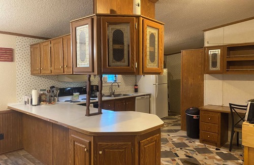 Plainview House | Charming 3-bedroom house with AC and WiFi in Plainview, surrounded by mountains.