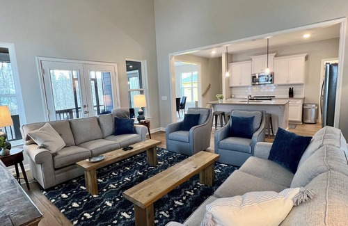 Tullahoma House | Charming 3-bedroom house near Holiday Landing Marina at Tims Ford Lake.