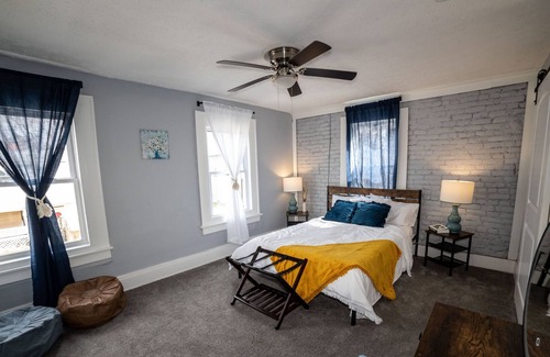 West Columbus House | Charming 3 Bedroom Home - Great Location