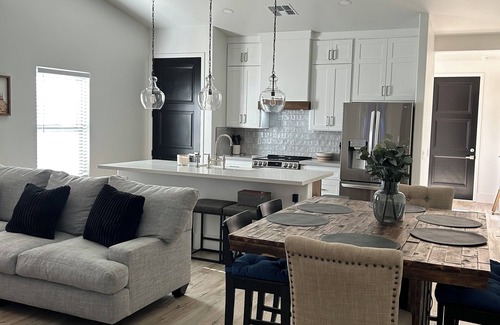 Mesa House | charming 3-bedroom home near sloan park/chicago cubs & light rail