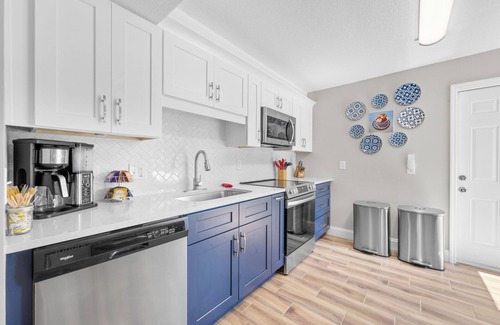 Interchange Square House | Charming 3-bedroom house with WiFi and AC in lovely Palm Bay