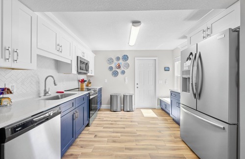 Interchange Square House | Charming 3-bedroom house with WiFi and AC in lovely Palm Bay