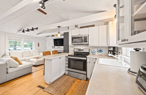 Bass River House | Charming 3-bedroom house with WiFi and AC in enchanting West Yarmouth location
