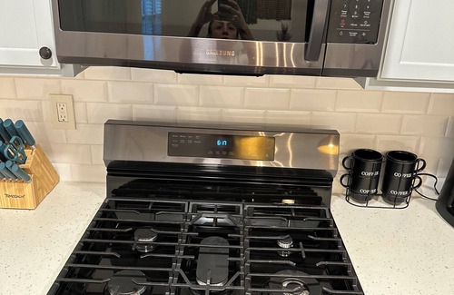 Leslie Estates House | Charming 3-bedroom house pet friendly