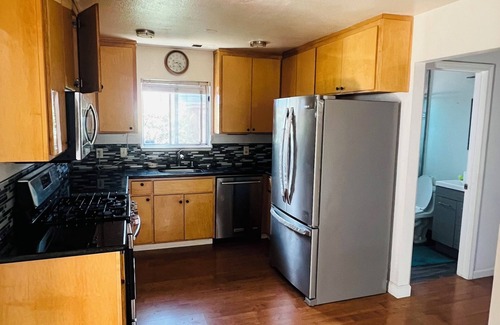 Fremont House | Charming 3-bedroom house with WiFi and AC in wonderful Fremont