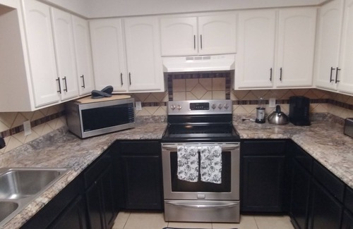 McAllen House | Charming 3-bedroom house in lovely McAllen with AC, WiFi, Swimming pool.