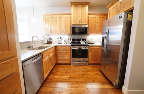 Medford House | Charming 3-bedroom house in Medford with AC, WiFi. Start your vacation now