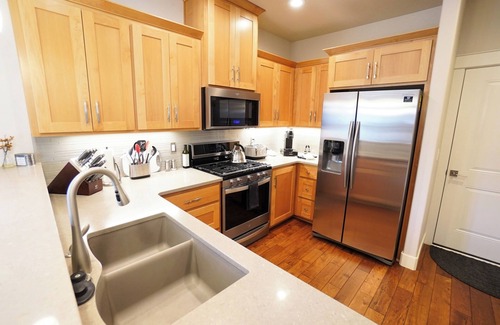 Medford House | Charming 3-bedroom house in Medford with AC, WiFi. Start your vacation now