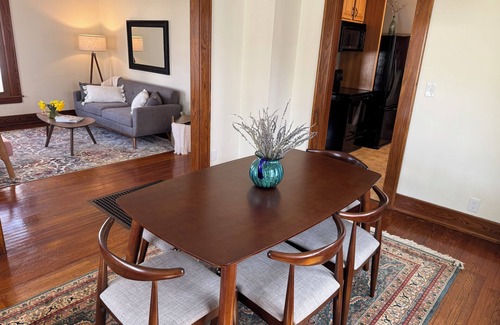 West End House | Charming 3-bedroom house in Oneonta, 4mins from Cooperstown Allstar Village. AC!