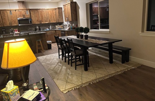 Redmond House | Charming 3-bedroom house in Redmond, Or with WiFi, AC and an RV parking space.