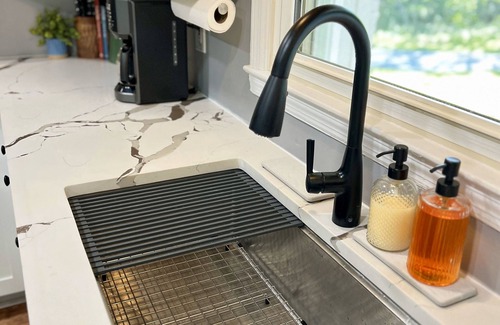 Roanoke House | Charming 3-bedroom house - Boho By The Star - Cozy Retreat Close to Town