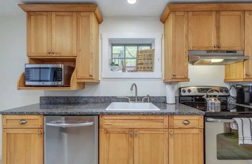 Sunapee House | Charming 3-Bedroom House. Walk to Sunapee Harbor and Short Drive to Mt. Sunapee