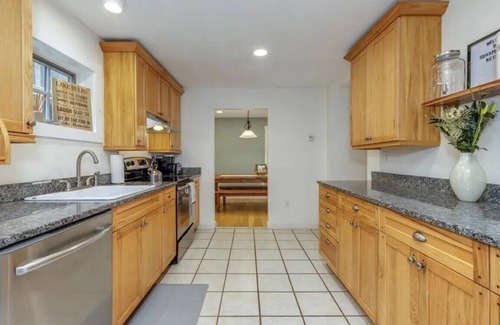 Sunapee House | Charming 3-Bedroom House. Walk to Sunapee Harbor and Short Drive to Mt. Sunapee