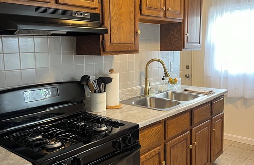 Erie House | Charming 3-bedroom house in wonderful Erie with AC, WiFi, large driveway