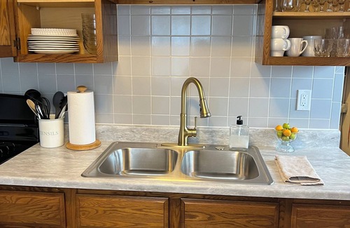 Erie House | Charming 3-bedroom house in wonderful Erie with AC, WiFi, large driveway