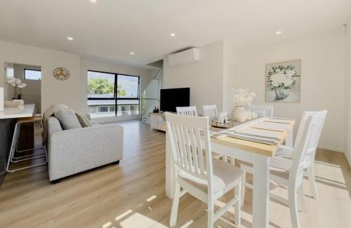 Forrest Hill Villa | Charming 3-Bedroom House on the North Shore