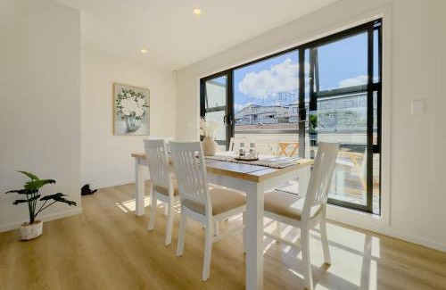 Forrest Hill Villa | Charming 3-Bedroom House on the North Shore